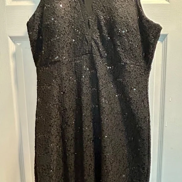 Formal dress - Picture 3 of 5